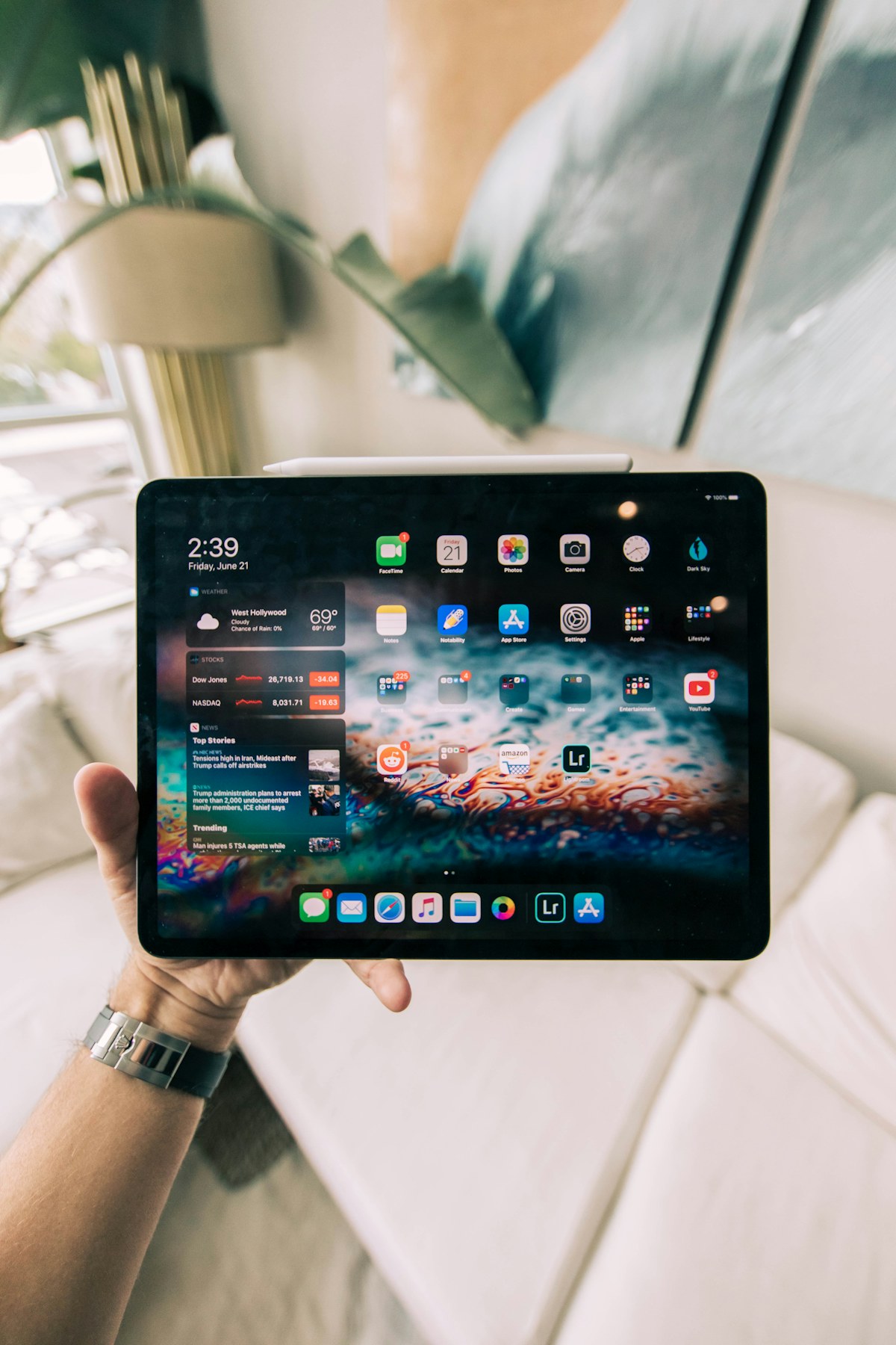 Choosing a Tablet for Reading, Notes, and Shared Family Use